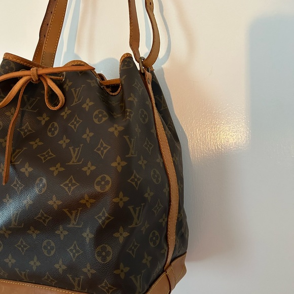 Authentic Louis Vuitton Monogram Bucket Bag - Picture 4 of 9